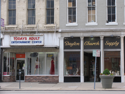 This picture comes out much better during the day (plus, I`m not so frightened taking it).