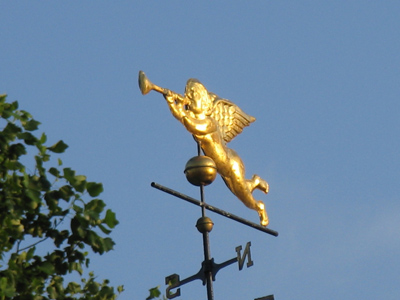 A moment later, the wind shifted and this naked weatherman was in shadow.