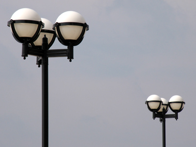 Is it `lamp post` or `lamppost`?