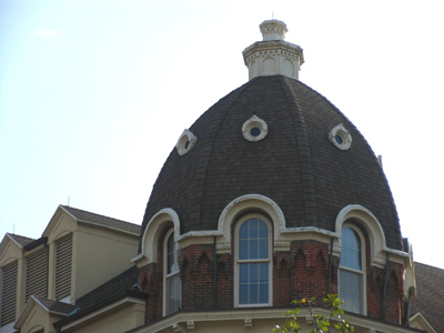 It`s called a cupola.  That`s Italian for `Large upside-down cup-shaped thing on top of a building.`