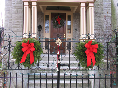 `Merry Christmas!  Stay out!`