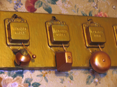 Someone`s knockin` at the door.  Somebody`s ringin` the bell.