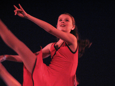 Tired of the obscurity of Olympic figure skating, Sasha Cohen seeks fame in a Dayton, Ohio, dance ensemble.