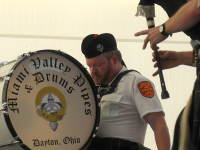 The pipes are on the right and the drums on the left.