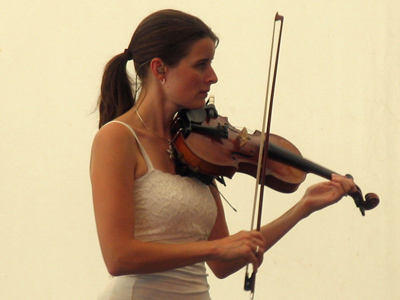  Hail be your heart, hail be your fiddle, Long may your elbow jink and diddle. ROBERT BURNS