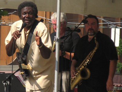 It`s never too hot to sing the blues.