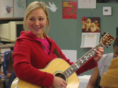 Singer-songwriter Jewel abandons a successful recording career to become a music therapist in Dayton, Ohio.