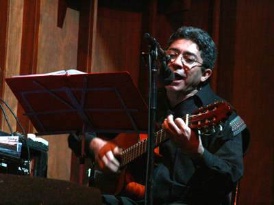 Un cantante/guitarrista de Nicaragua.