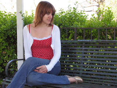 La jeune fille est tr�s jolie, n`est-ce pas?