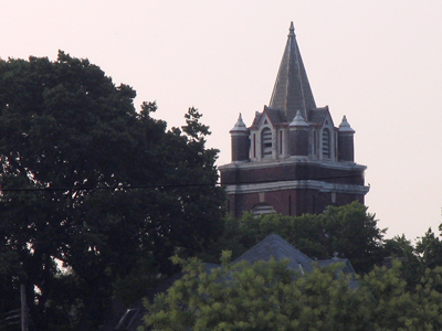 A morning walk in a different neighborhood results in different pictures today.