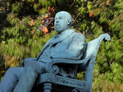 The camera is focused, but some things are still blurry.