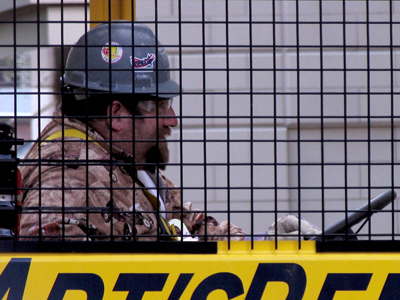 Do not put your fingers through the bars of the cage.