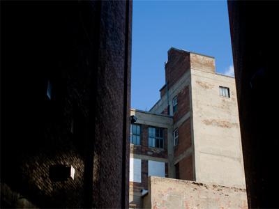 Despite my attempts to conceal it (see yesterday`s pictures) I do in fact live in the city.