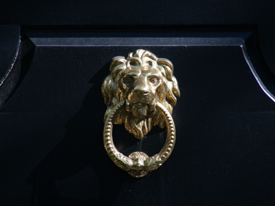 `Nobody`s home, and I ain`t lyin`.`