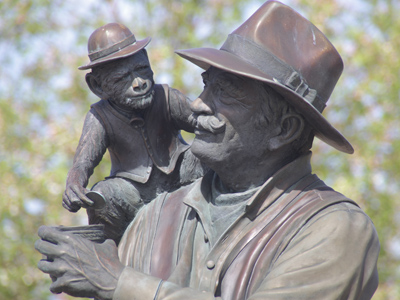 The statue was of an organ grinder, with a monkey that looked like something straight out of Stephen King.