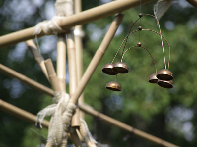 Or you can just let the wind play it.