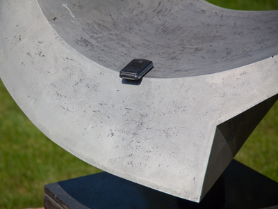 Please set your sculpture to vibrate.