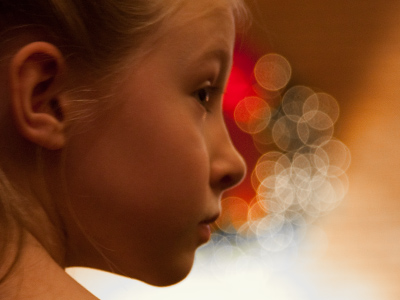 As with the harpist, the blurry wreath in the background is there deliberately.  Here it looks like fairy dust.