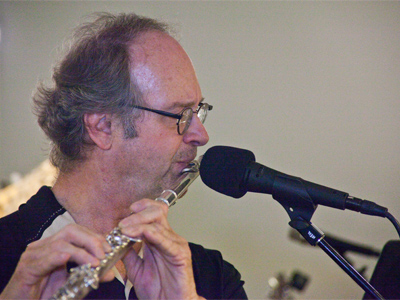 Michael Bashaw with Puzzle of Light provided music.