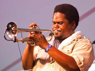 Straight from the dance clubs of Chicago, it`s Maad Soul.