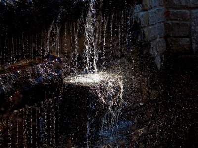 W�j�n de yu qi�ng (Wall of Endless Rain).