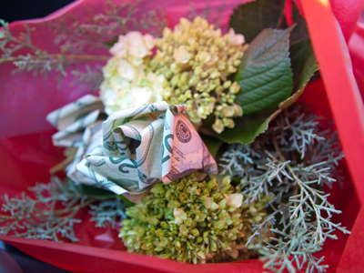 Money flowers ready to be delivered (see December 6 above).  Will the Prize Patrol be coming to YOUR house?