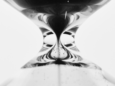 The idea is that this hourglass will motivate me to spend 60 minutes a day on a writing project I`ve been neglecting.