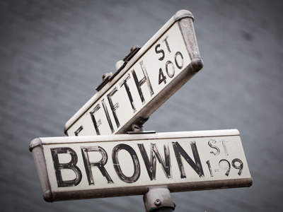 I still haven`t gotten tired of exploring my neighborhood, and discovering street signs that were painted by hand.