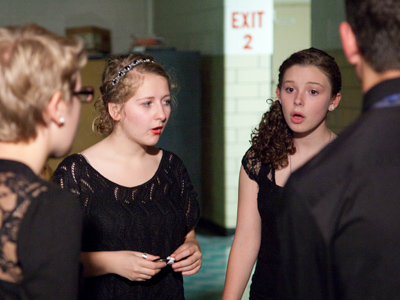 Last-minute warmup in the hall.