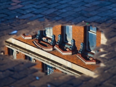 I wonder how primitive people reacted when they saw faces clearly appear on the ground.