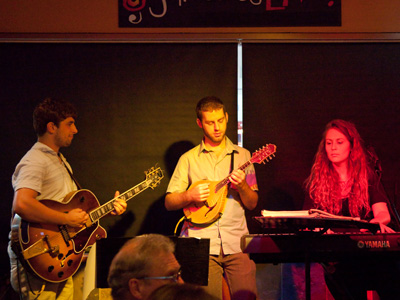 Tonight I went to Spinoza`s to hear the Acoustic Project:  Lee Dynes, David Goldberg, and Amanda Addleman.