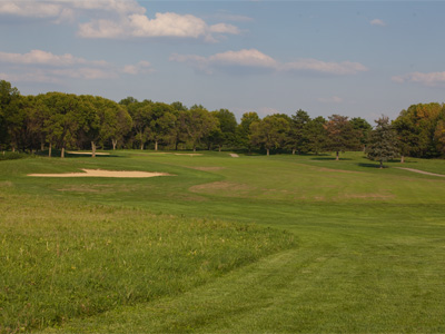 I had no golf cart, a heavy camera, and only a vague notion of the way back to the clubhouse and parking lot.