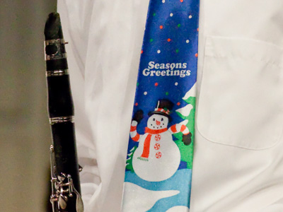 What the clarinet player wore.