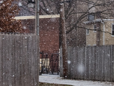 A dedicated photographer would`ve done a better job of capturing the snow, but I just wanted to get home quickly.