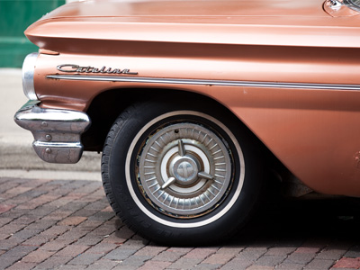 The radio in this car plays only old songs.