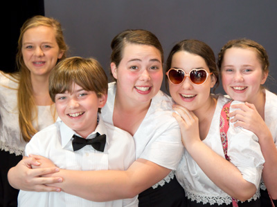 It`s difficult for some children to overcome their shyness.