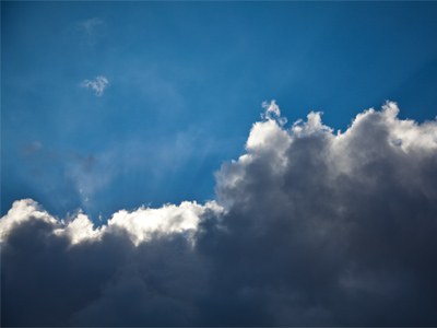 There`s snow in them thar clouds.