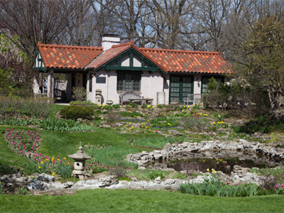 Can I live here, please?  I`ll mow the grass.