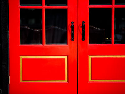 Makes me think of Ireland.  It`s supposed to.