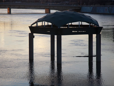 There`s still time for a quick swim before it gets dark.
