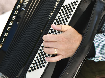 Everybody polka!