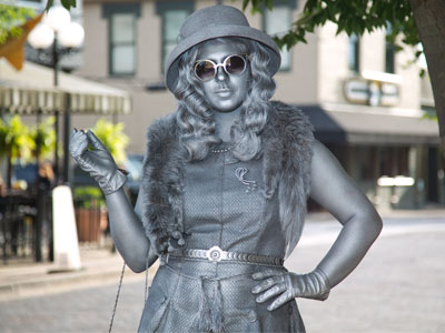 The immovable statue lady turned in my direction as soon as she noticed I had a camera.