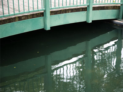 Wanna play a game of Poohsticks?