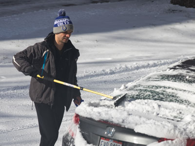 Nice people clean off their neighbor`s cars.