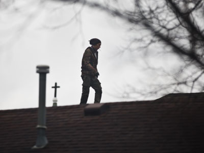 No safety harness, but he does have a cigarette.