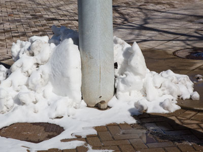 Frosty the snowman had to hurry on his way -- and didn`t watch where he was going.