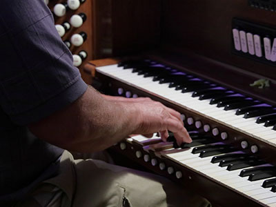 We interrupt this jazz concert for some pipe organ music.