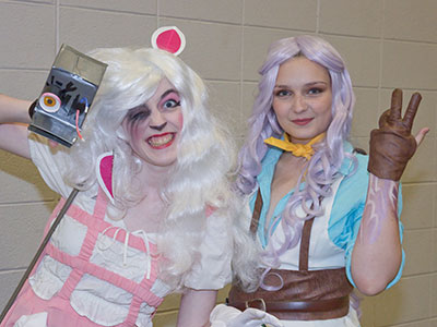 People at the Comic Con aren`t shy around cameras.