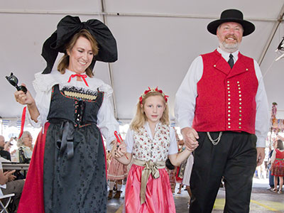 A well-dressed German family.