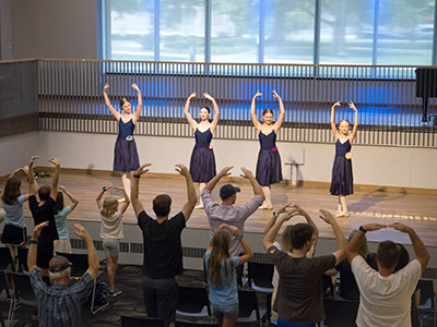 The audience got an impromptu ballet lesson.